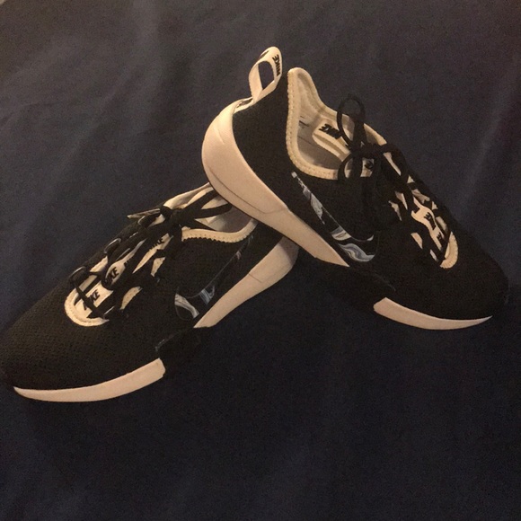 New - Women’s Nike Ashin Modern Print - Size 6 - Picture 1 of 3